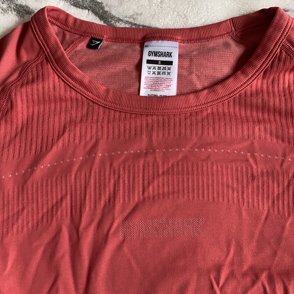 Gymshark cropped workout top - Picture 2 of 4